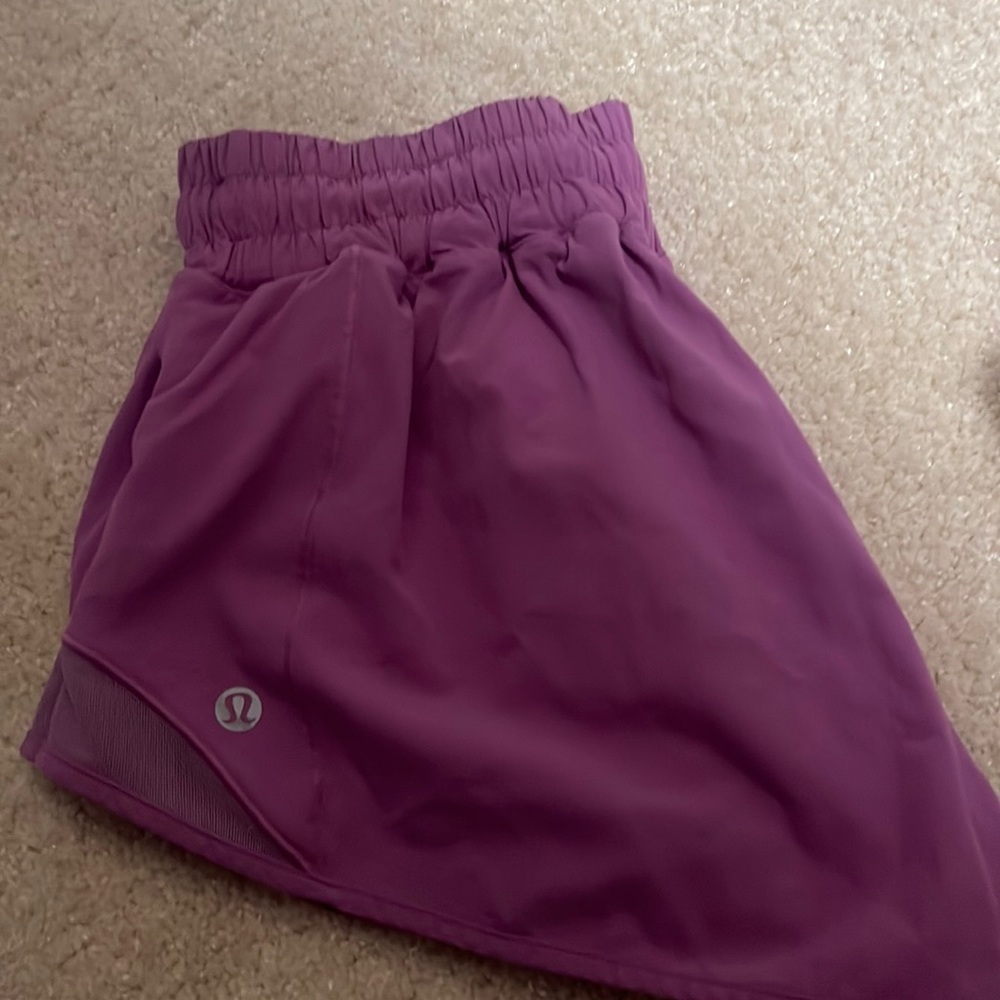 Lululemon hotty hot shorts 2.5